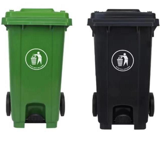 Plastic Garbage Can With Pedal